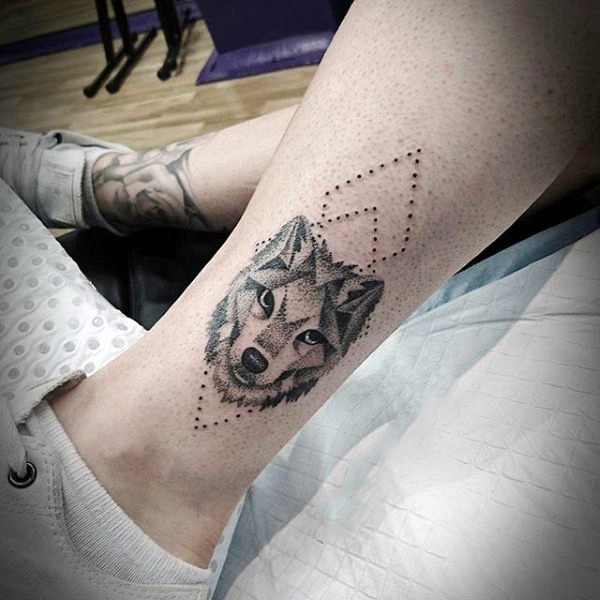 Tatuaje en la pierna, cabeza de lobo lindo único - Tattooimages.biz